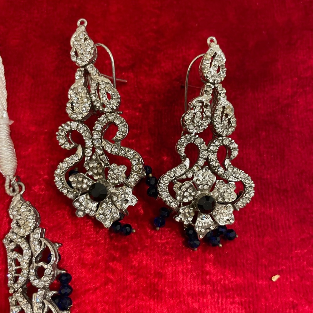 Jewelry - Picture 2 of 4